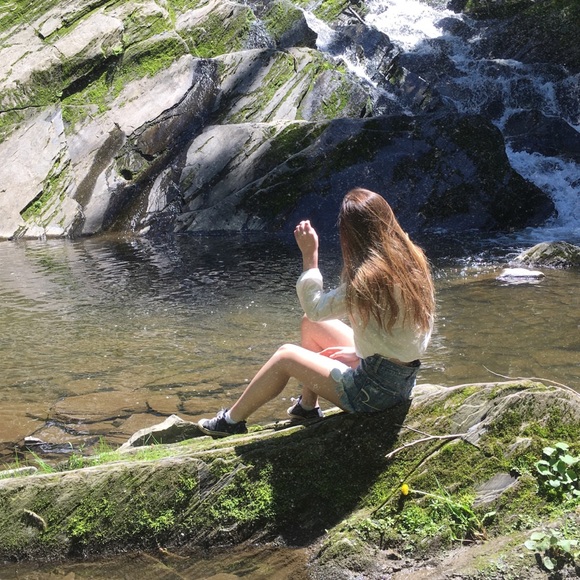 Meet your Posher, Noemie - Picture 1 of 1